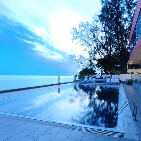 Hotel Sentral Seaview @ ​Beachfront Tanjung Bungah  Exterior photo