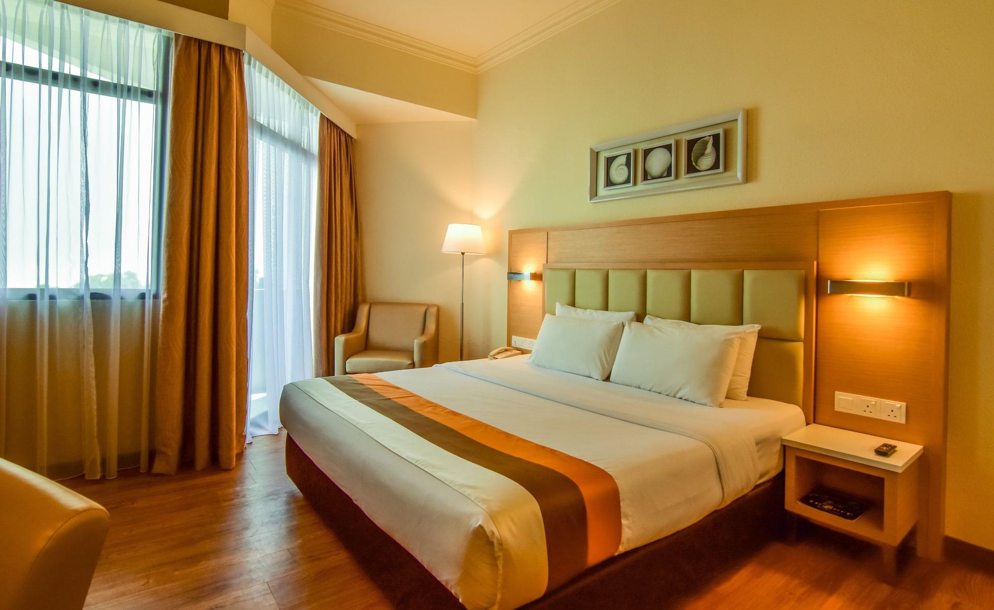 Hotel Sentral Seaview @ ​Beachfront Tanjung Bungah  Exterior photo