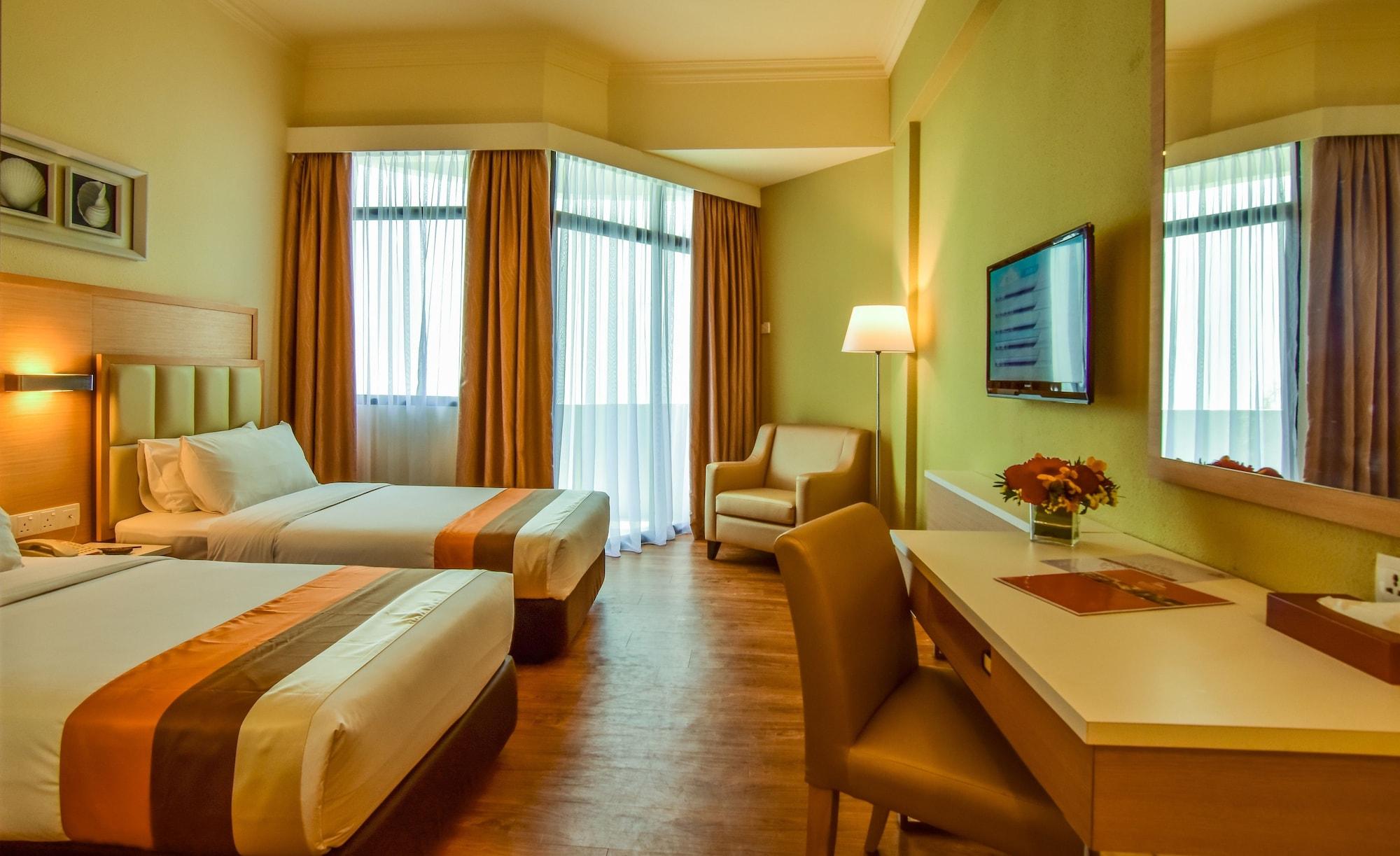 Hotel Sentral Seaview @ ​Beachfront Tanjung Bungah  Exterior photo