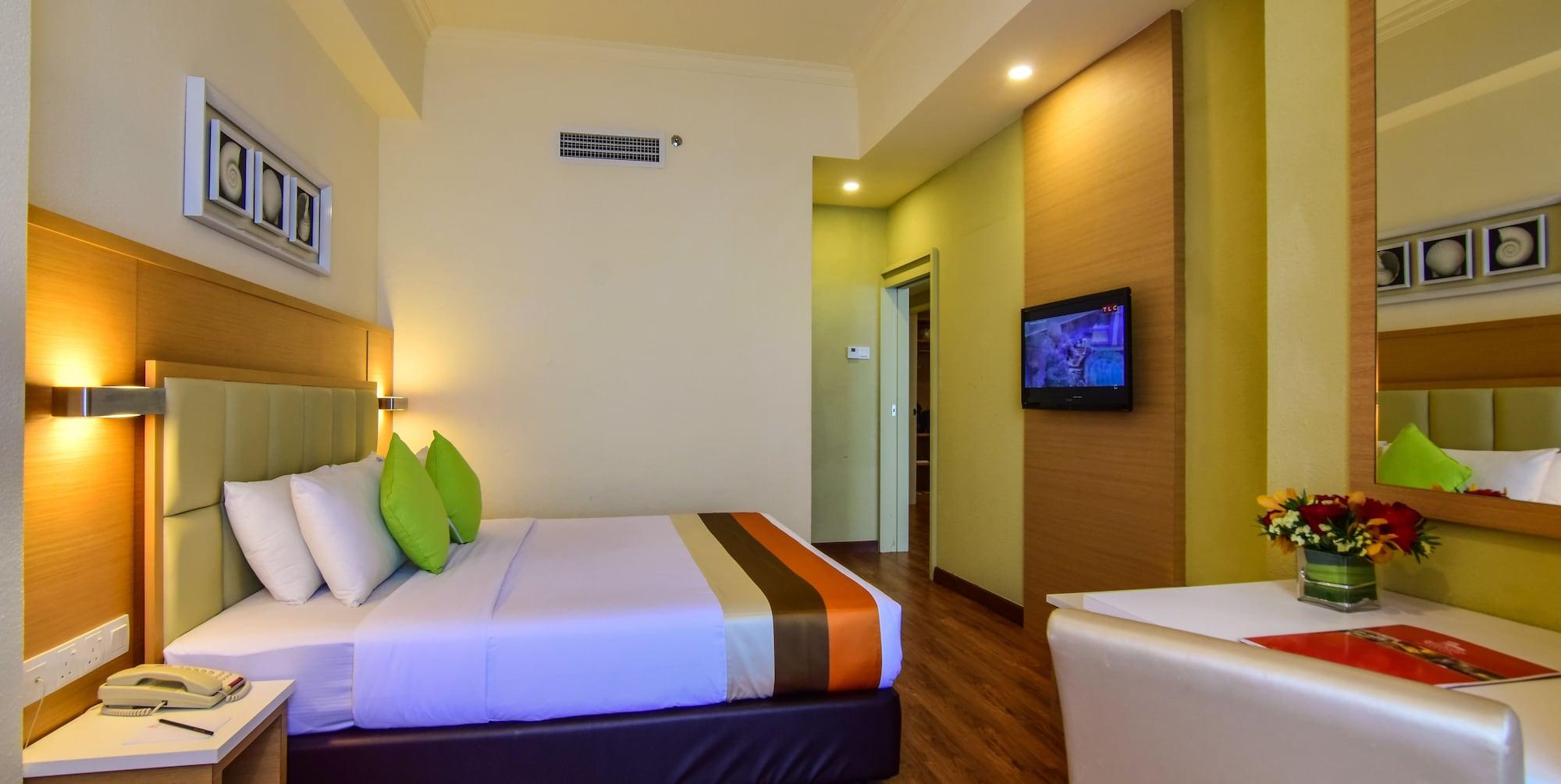 Hotel Sentral Seaview @ ​Beachfront Tanjung Bungah  Exterior photo