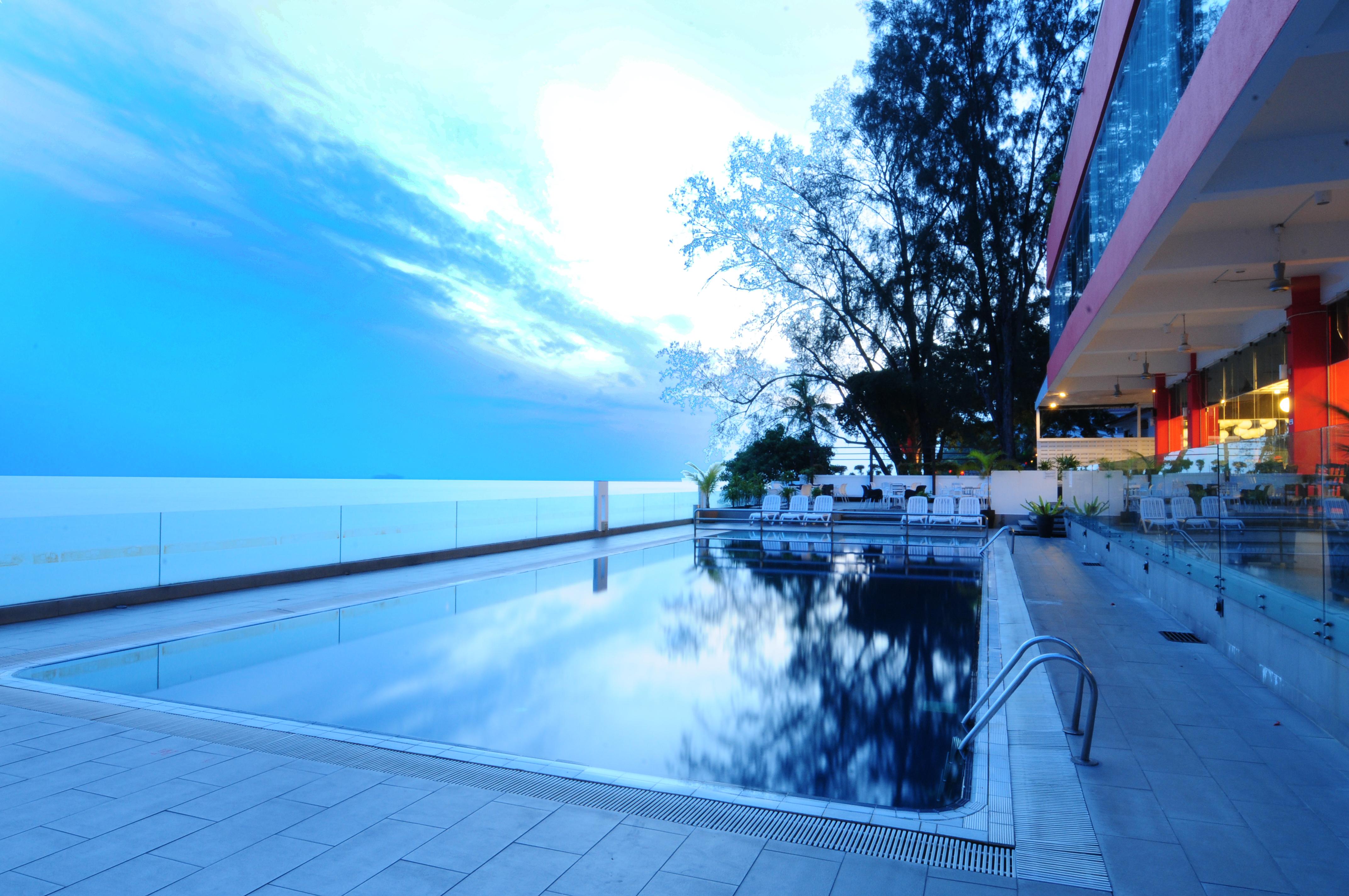Hotel Sentral Seaview @ ​Beachfront Tanjung Bungah  Exterior photo
