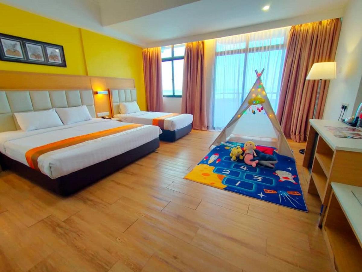 Hotel Sentral Seaview @ ​Beachfront Tanjung Bungah  Exterior photo