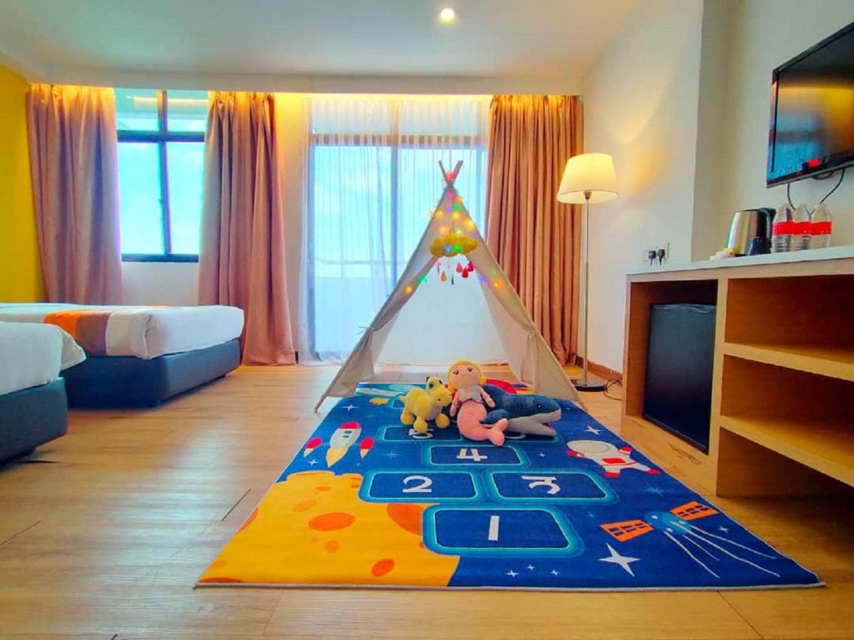Hotel Sentral Seaview @ ​Beachfront Tanjung Bungah  Exterior photo