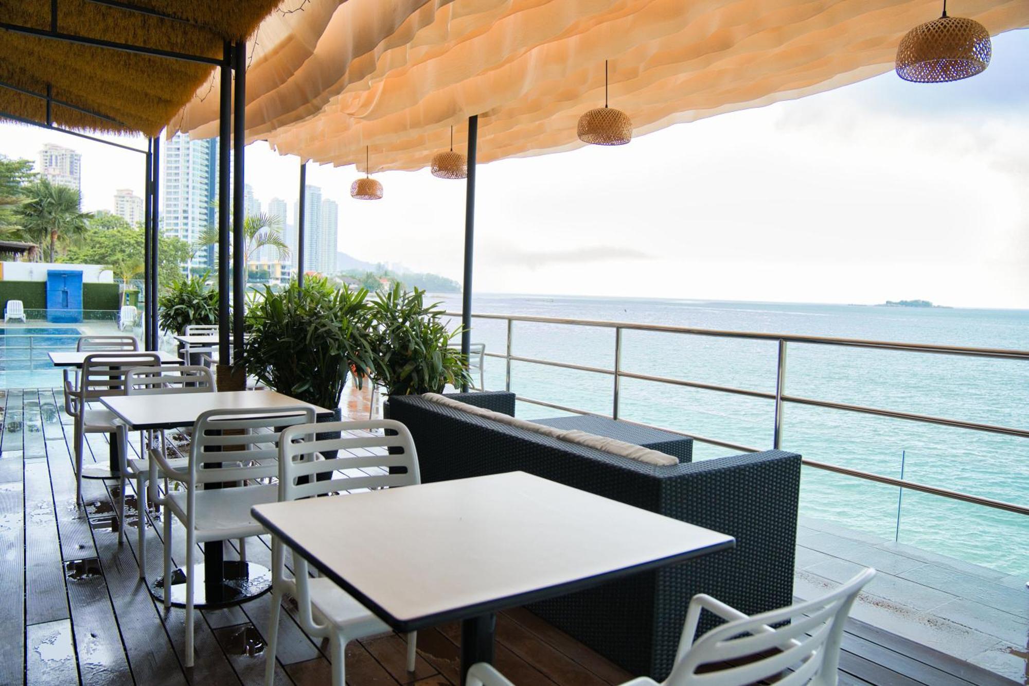 Hotel Sentral Seaview @ ​Beachfront Tanjung Bungah  Exterior photo