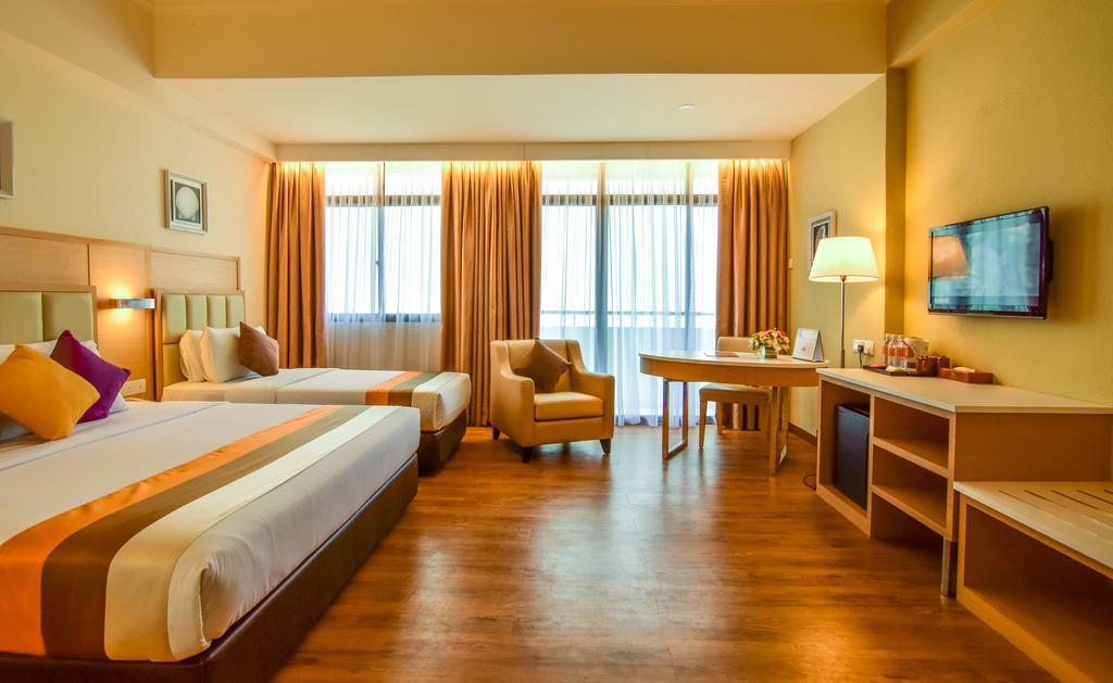 Hotel Sentral Seaview @ ​Beachfront Tanjung Bungah  Exterior photo