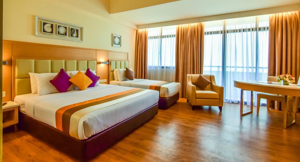 Hotel Sentral Seaview @ ​Beachfront Tanjung Bungah  Exterior photo