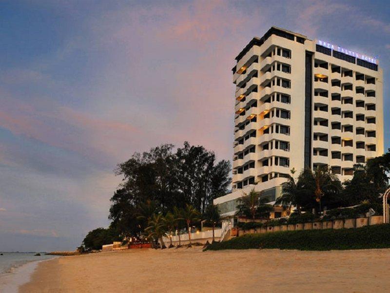 Hotel Sentral Seaview @ ​Beachfront Tanjung Bungah  Exterior photo