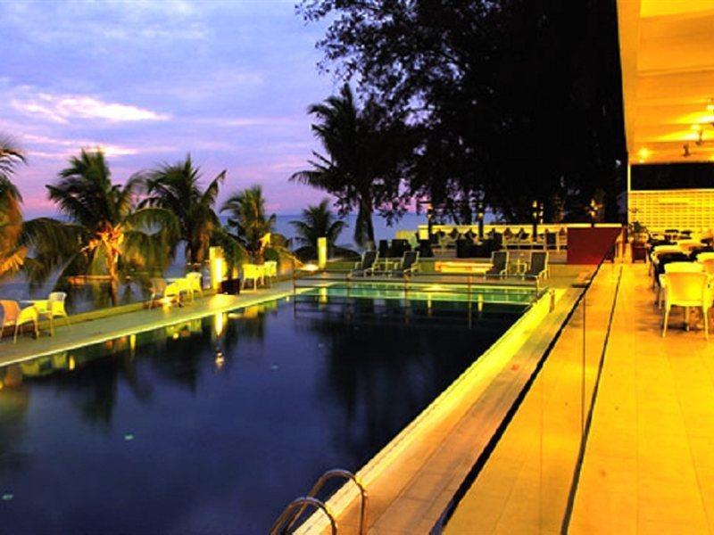 Hotel Sentral Seaview @ ​Beachfront Tanjung Bungah  Exterior photo