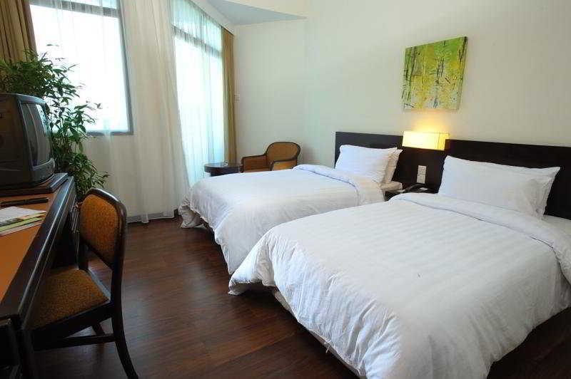 Hotel Sentral Seaview @ ​Beachfront Tanjung Bungah  Exterior photo