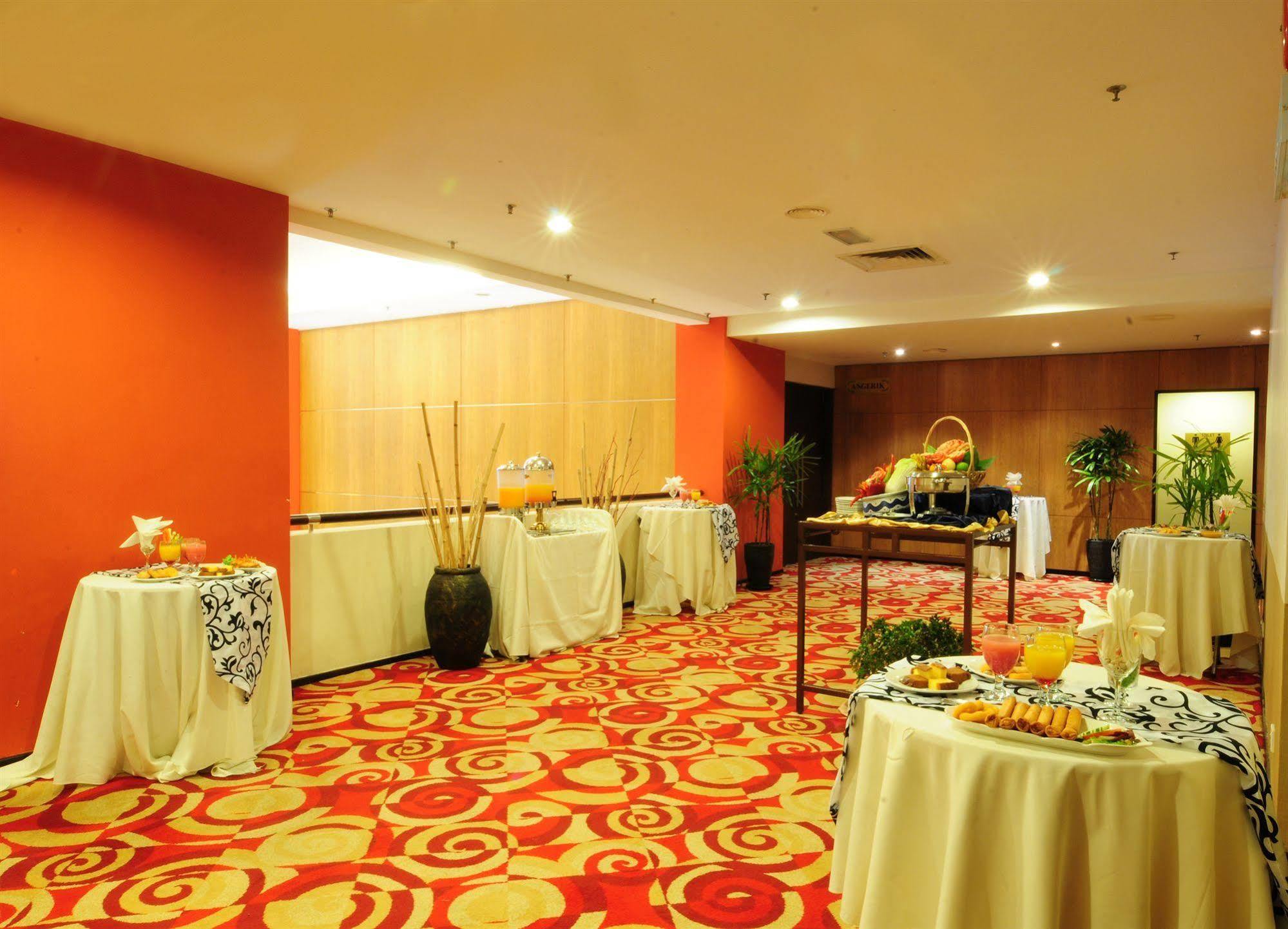 Hotel Sentral Seaview @ ​Beachfront Tanjung Bungah  Exterior photo