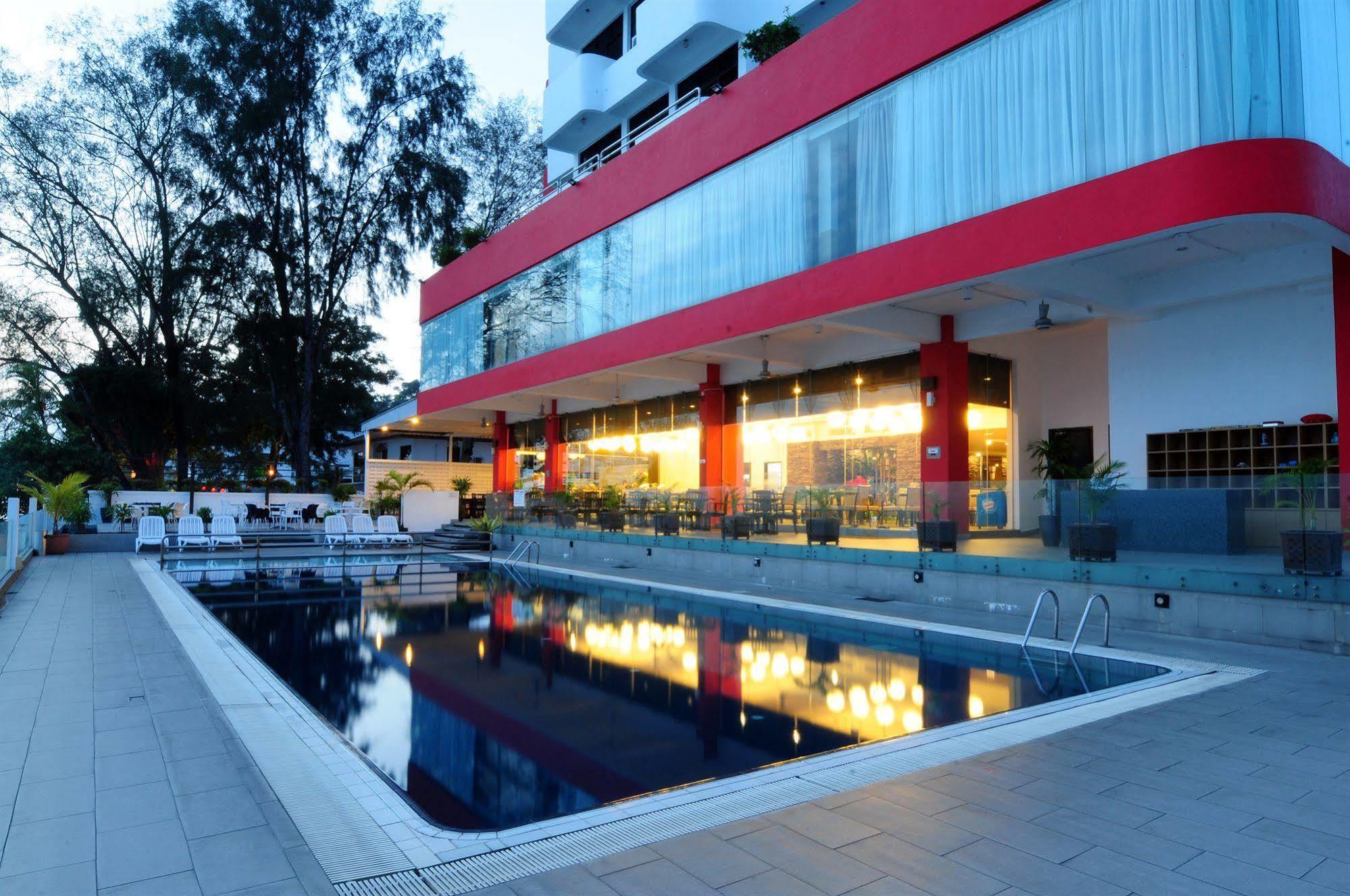 Hotel Sentral Seaview @ ​Beachfront Tanjung Bungah  Exterior photo