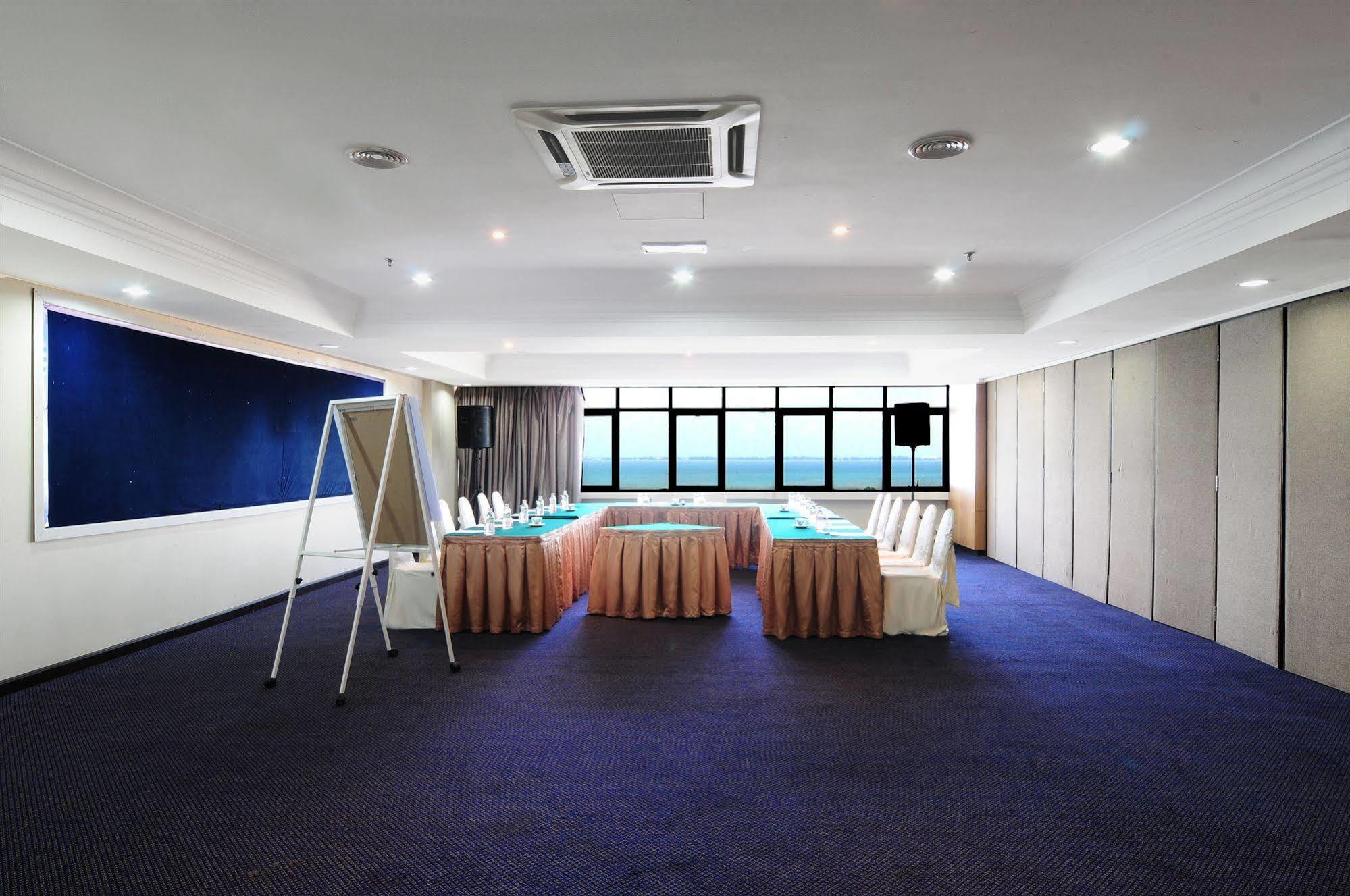 Hotel Sentral Seaview @ ​Beachfront Tanjung Bungah  Exterior photo