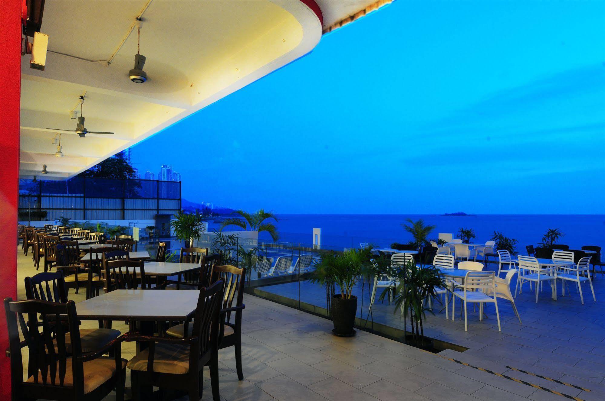 Hotel Sentral Seaview @ ​Beachfront Tanjung Bungah  Exterior photo